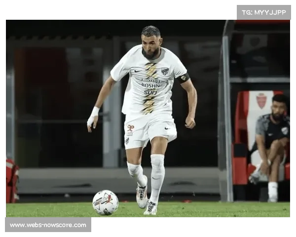 本泽马加盟利雅得新月引发连锁反应，C罗考虑赛季末离队